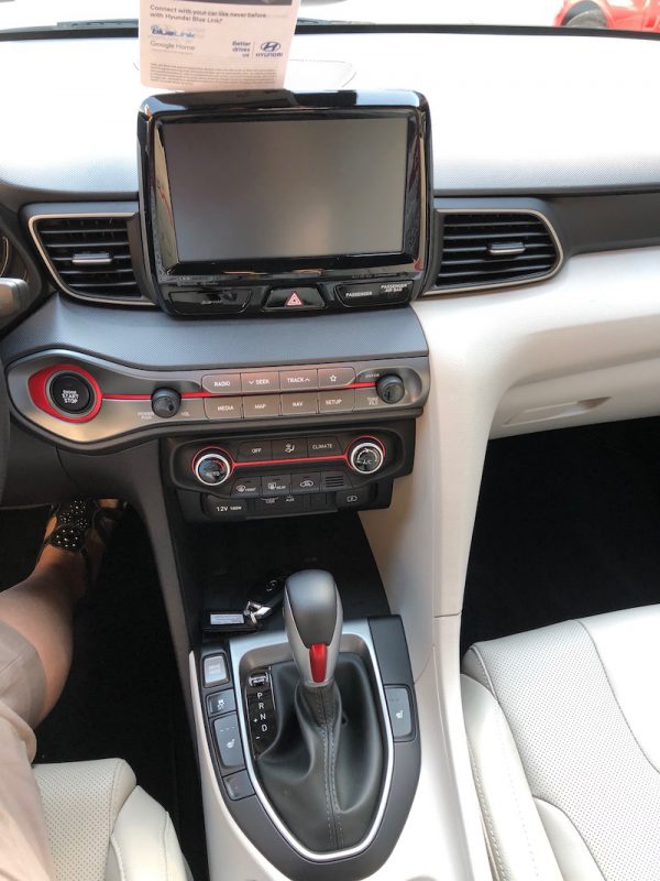 Hyundai Veloster Sport Coupe 2