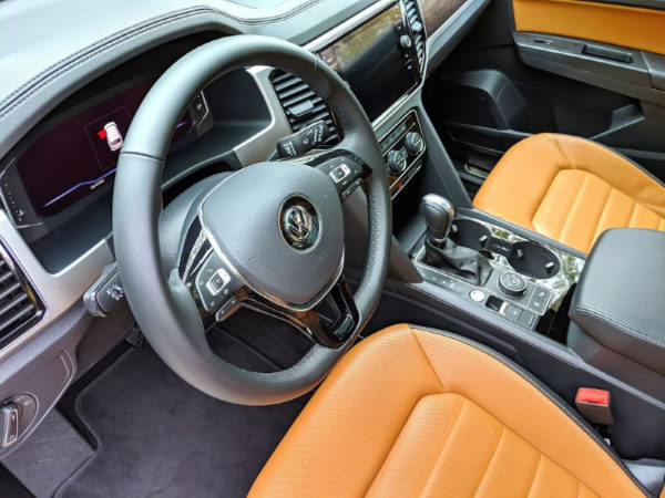 Front Seat View In The 3 Row Family Suv : 2019 Vw Atlas