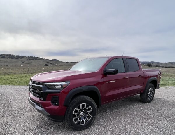 A Side View Of The 2023 Cbevrolet Colorado