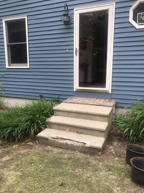 Worn concrete steps before rehabilitation - Before