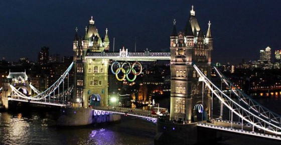 The+Olympic+rings+are+lit+up+on+Tower+Bridge,+London,+in+preparation+for+the+start+of+the+2012+London+Olympics.