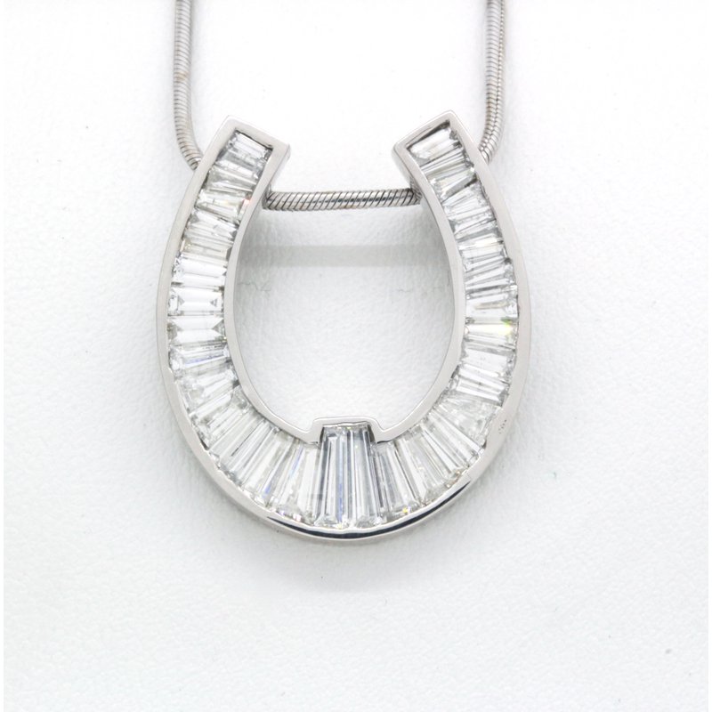 white gold horseshoe pendant 