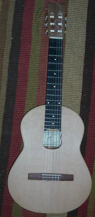 Decaphonic_Classic_Guitar.png