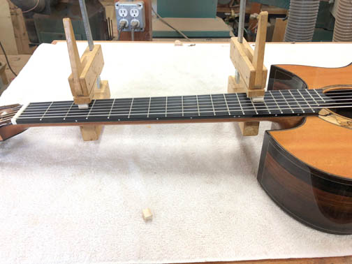 File:Positioning a Kite Guitar fretboard.jpg
