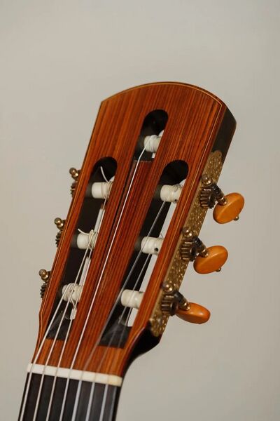 File:Guitar headstock 1.jpg